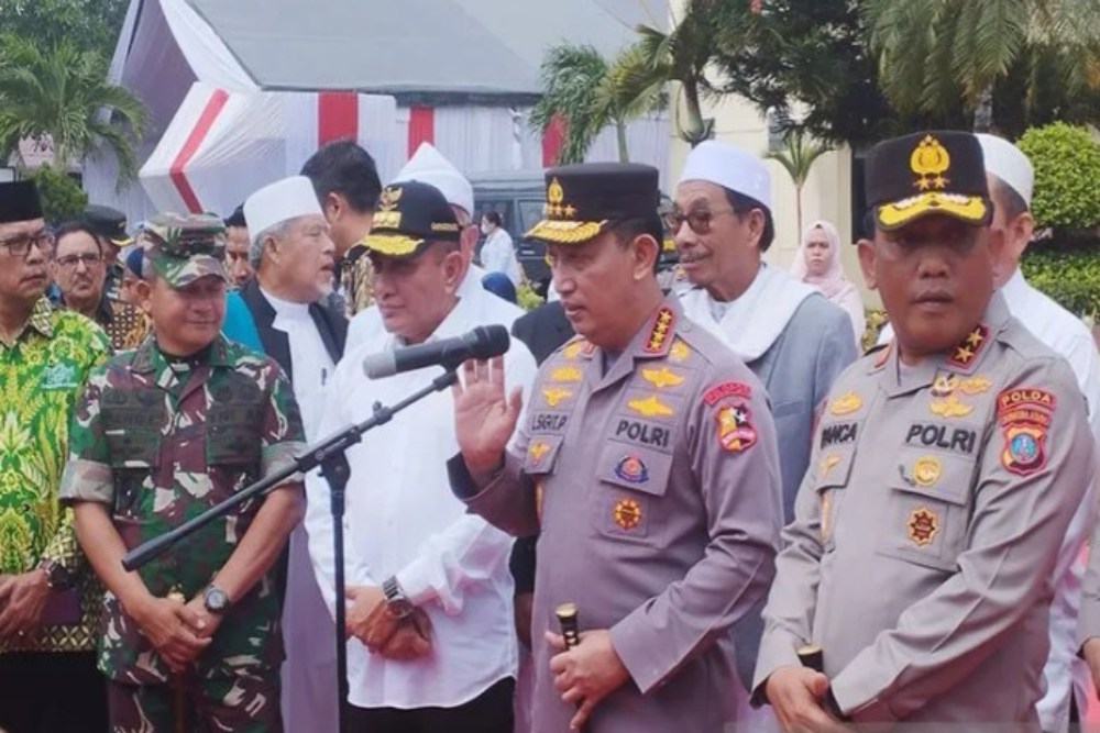 Kapolri Jenderal Pol. Listyo Sigit Prabowo (dua kanan) saat menyampaikan konferensi pers usai meresmikan Rumah Sakit Bhayangkara TK II Medan dan Mapolres Tapanuli Selatan di Medan, Sumatera Utara, Rabu (5/7/2023). ANTARA/Munawar Mandailing/aa.