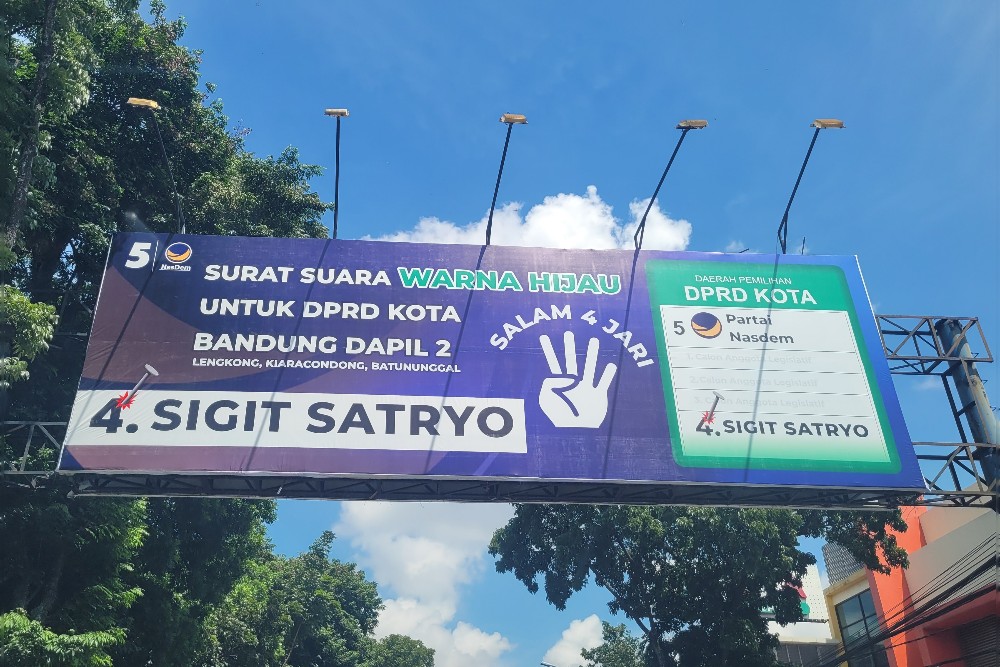 Billboard kampanye di Jalan Buah Batu Kota Bandung