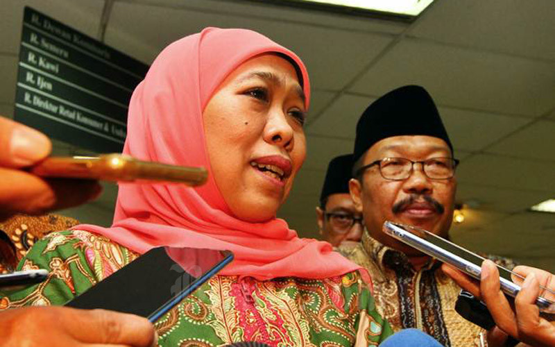 Gubernur Jawa Timur Khofifah Indar Parawansa (kiri)./Bisnis