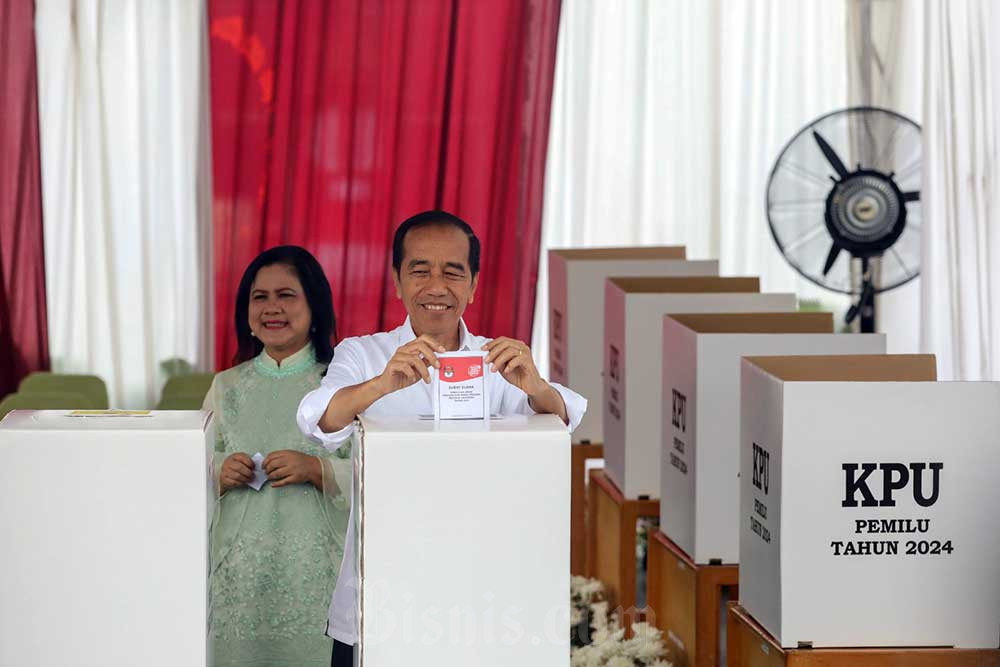  Presiden Joko Widodo Didampingi Ibu Negara Gunakan Hak Pilih di TPS 10 Gambir Jakarta Pusat