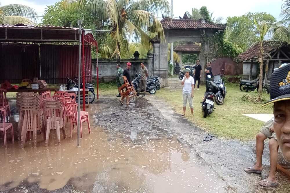  Dilanda Banjir, Tiga TPS di Bali Direlokasi ke Sekolah Dasar