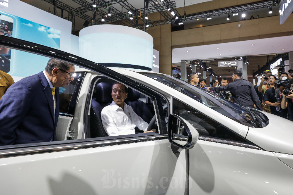  Presiden Joko Widodo Buka Indonesia International Motor Show (IIMS) 2024