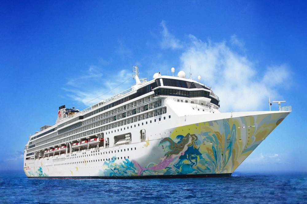  Siap-siap Liburan, Kapal Pesiar Resorts World Cruises Merapat di Jakarta