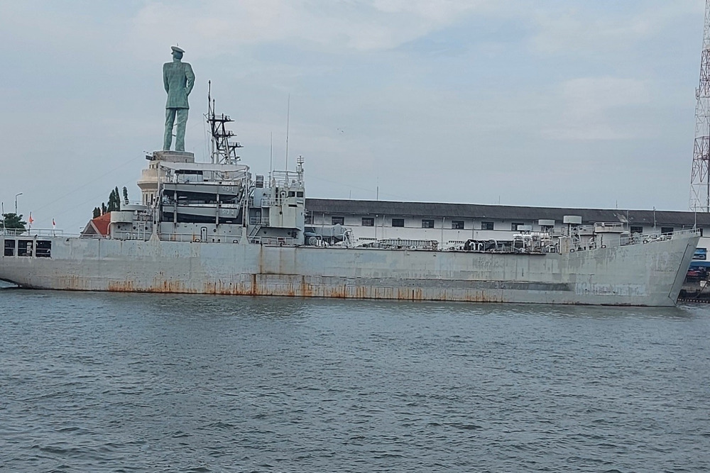  Eks Kapal Perang KRI Teluk Sampit 515 Dilelang Rp4,69 Miliar