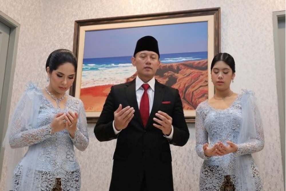  Gaya Malu-malu Si Cantik Almira Yudhoyono Saat Hadiri Pelantikan Ayahnya, Agus Yudhoyono
