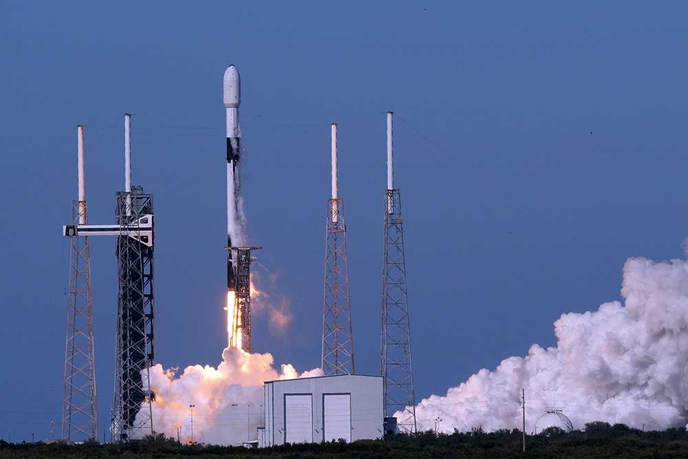  Foto Detik-Detik Peluncuran Satelit Merah Putih 2 di Florida Amerika Serikat