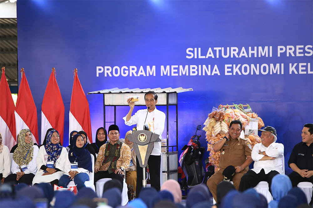  "Mama Muda" Jadi Sorotan Jokowi di Tengah Nasabah PNM Mekaar Makassar