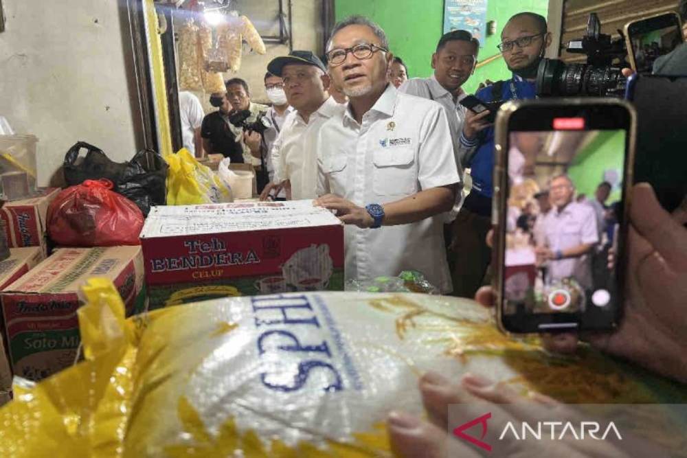  Zulhas Cek Harga Pangan di Pasar Klender, Pedagang Teriak Harga Beras Naik