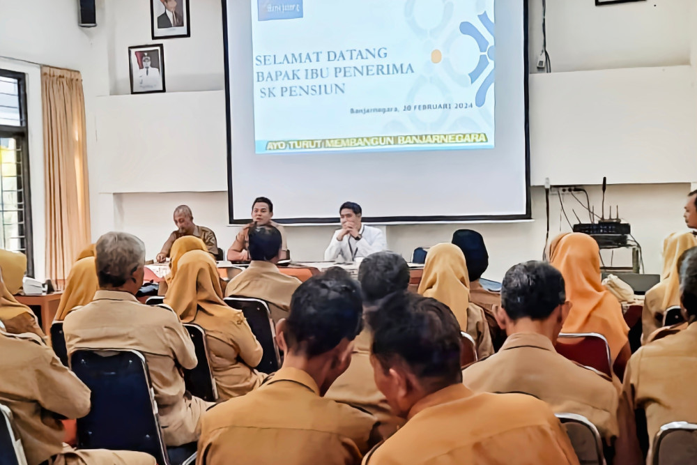  Bank Jateng Fasilitasi Penyerahan SK Pensiun di Banjarnegara