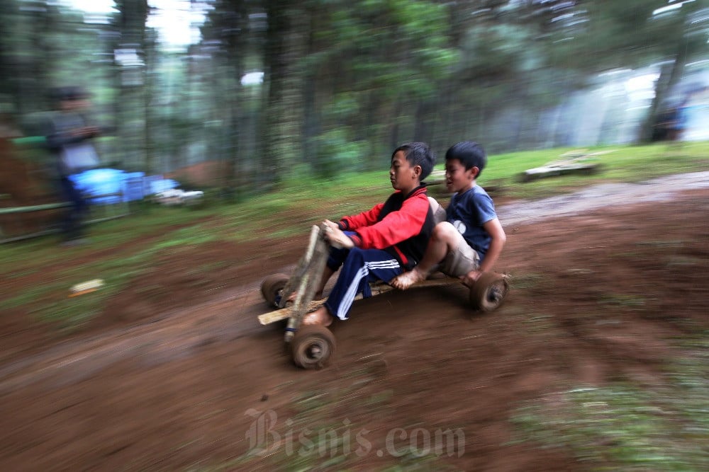  Permainan Tradisional Kadaplak di Bandung Barat