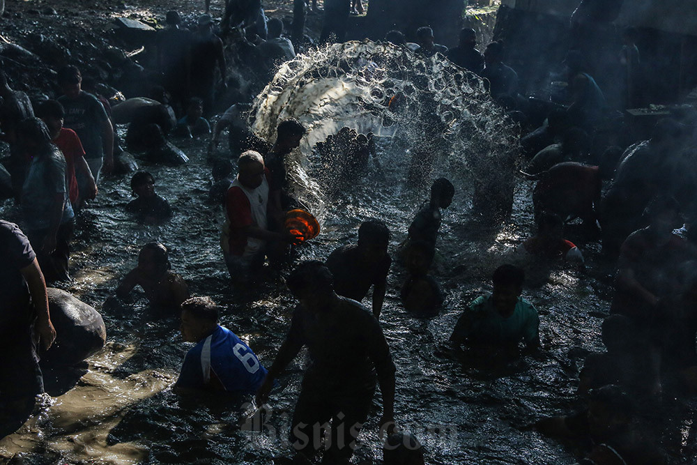  Tradisi Sadranan Makam Sendang Pucung Gede