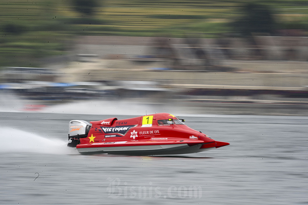  Jonas Andersson Juara Sprint Race 1 F1 Poweboat Danau Toba