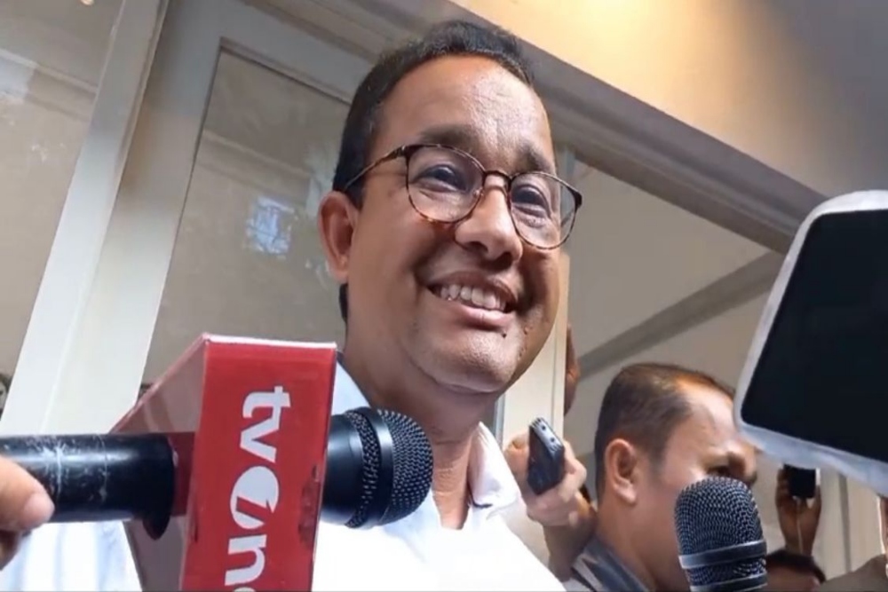 Anies Singgung PSI: Walaupun Ketuanya Anak Presiden Tak Berarti Bisa Lakukan Segalanya. Calon presiden nomor urut 1, Anies Baswedan saat hendak meninggalkan rumah pemenangan Anies-Muhaimin (AMIN), Rabu (14/2/2024)/Bisnis-Lukman Nur Hakim
