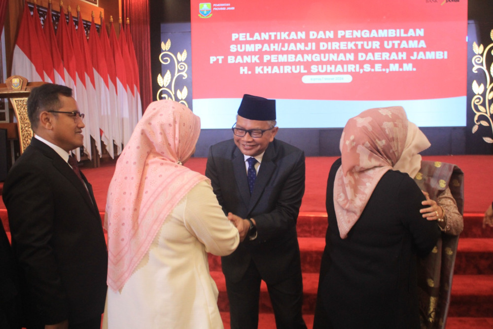  Khairul Suhairi Resmi Jabat Dirut Bank Jambi