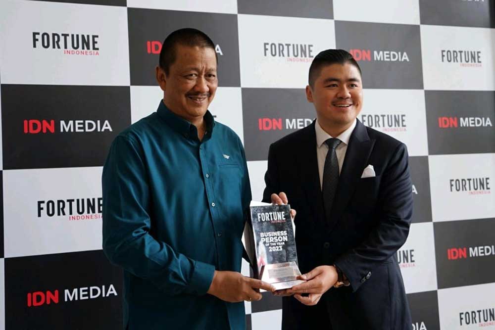  Dirut Garuda Indonesia Irfan Setiaputra Terima Penghargaan Businessperson of The Year 2023