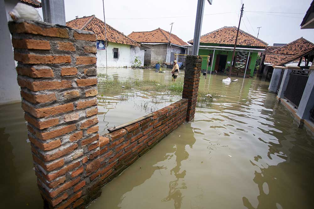  Ratusan Rumah di Cirebon Terendam Banjir Luapan Sungai Cisanggarung