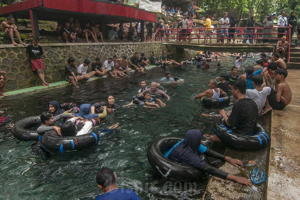  Tradisi Padusan Jelang Ramadhan di Umbul Cokro Klaten