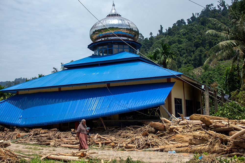  Illegal Logging Menjadi Penyebab Banjir Bandang di Pesisir Selatan Sumatra Barat