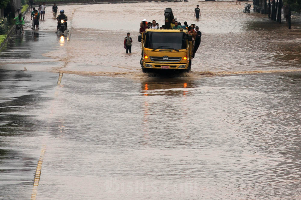  Kota Semarang Dikepung Banjir karena Cuaca Ekstrem