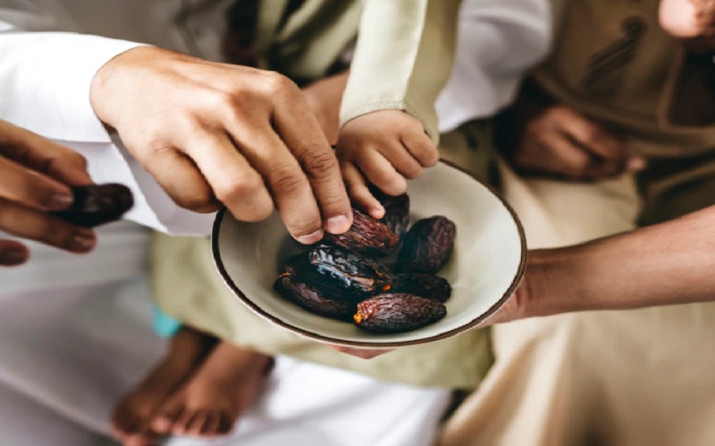  6 Tips Melatih dan Mengajari Anak Puasa Selama Ramadan