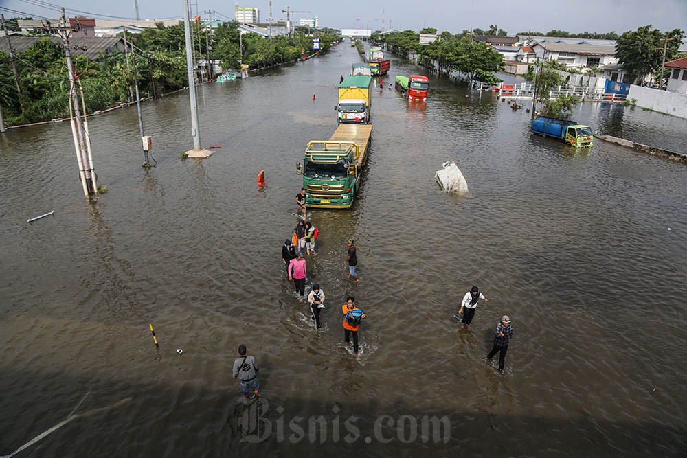  Banjir Rendam Jalur Pantura