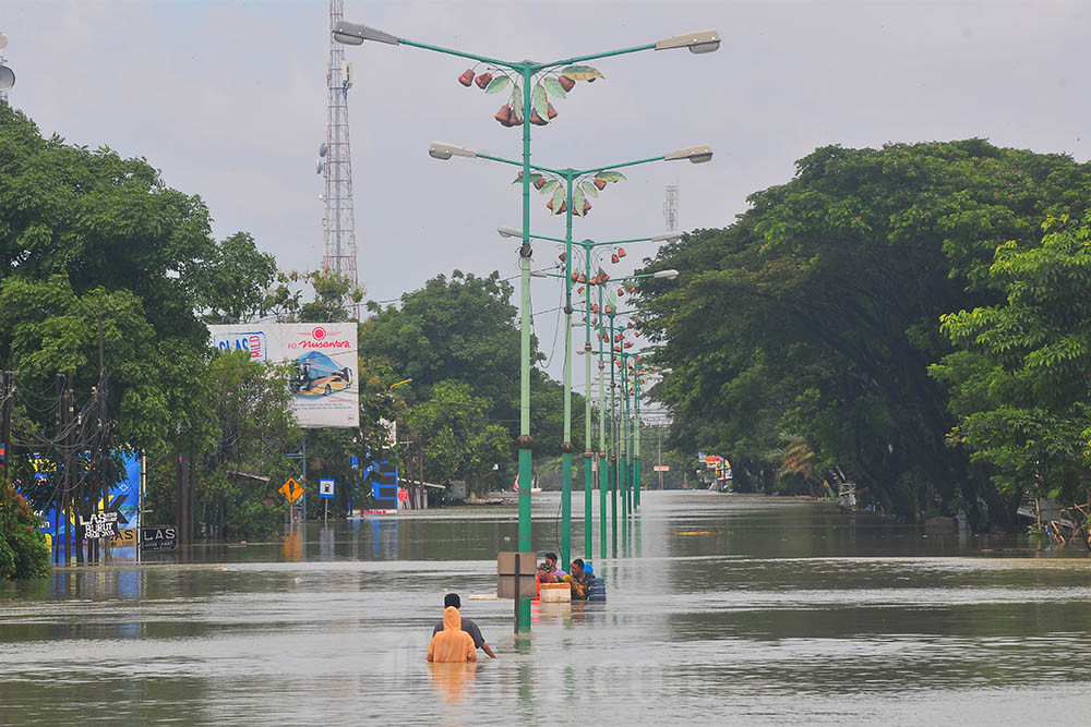  Jalan Pantura Demak-Semarang Putus Akibat Banjir