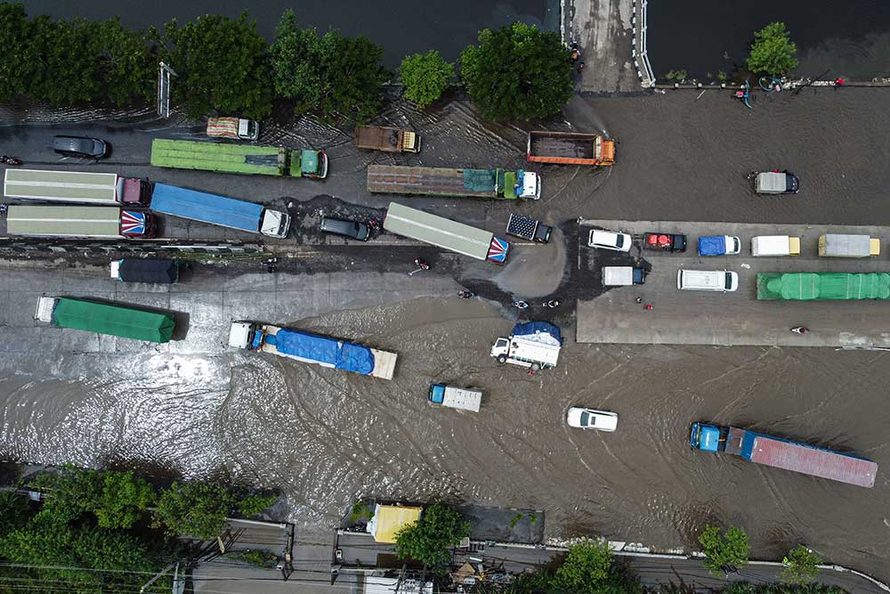  Jalan Pantura Semarang-Demak Sudah Bisa Dilalui Setelah Banjir Rob Surut