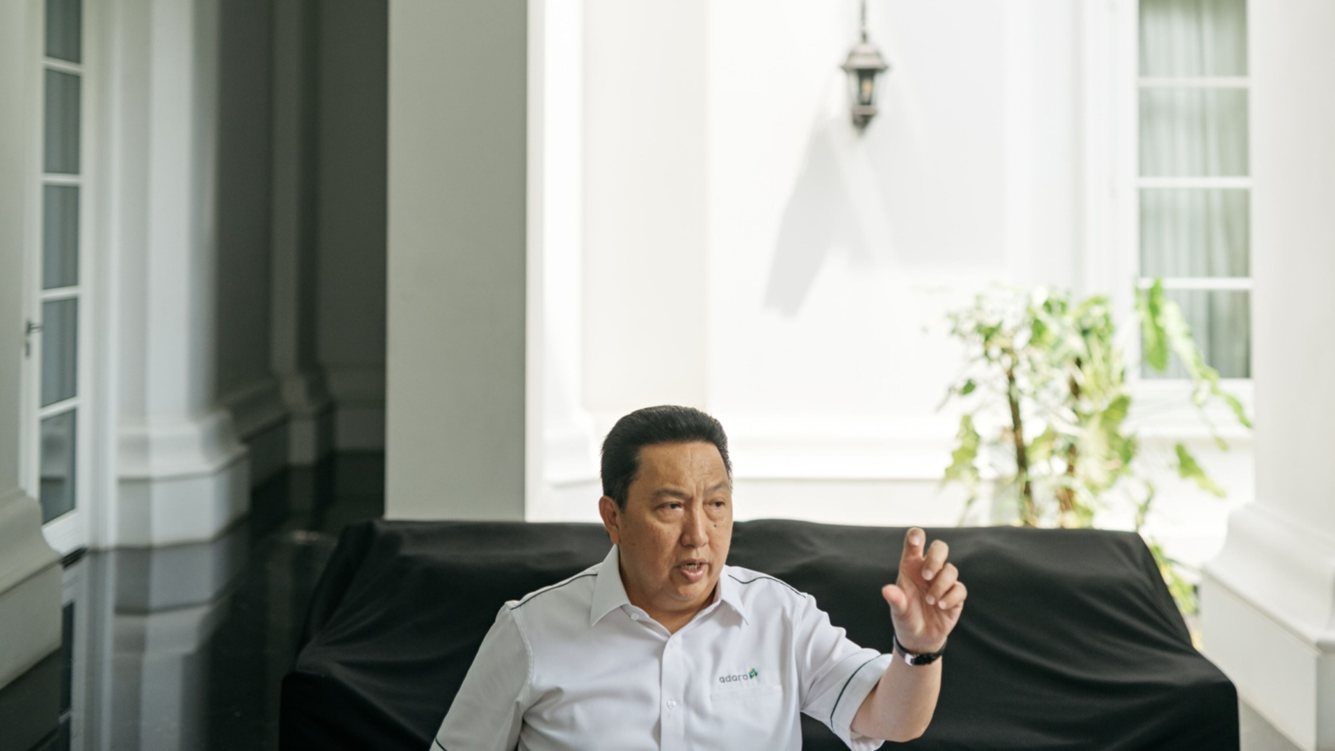 Konglomerat Garibaldi Boy Thohir dalam sesi wawancara di rumahnya, Jakarta pada Selasa (19/4/2022). - Bloomberg/Muhammad Fadli