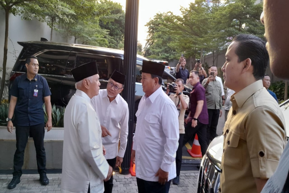  Disambut Zulhas dan Hatta Rajasa, Prabowo Hadiri Acara Buka Puasa PAN