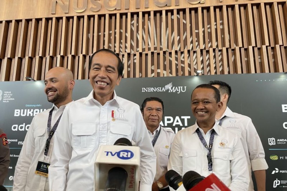  Di Depan Jokowi, Bahlil Lempar Guyon ke Sandiaga soal PPP Gagal ke Senayan