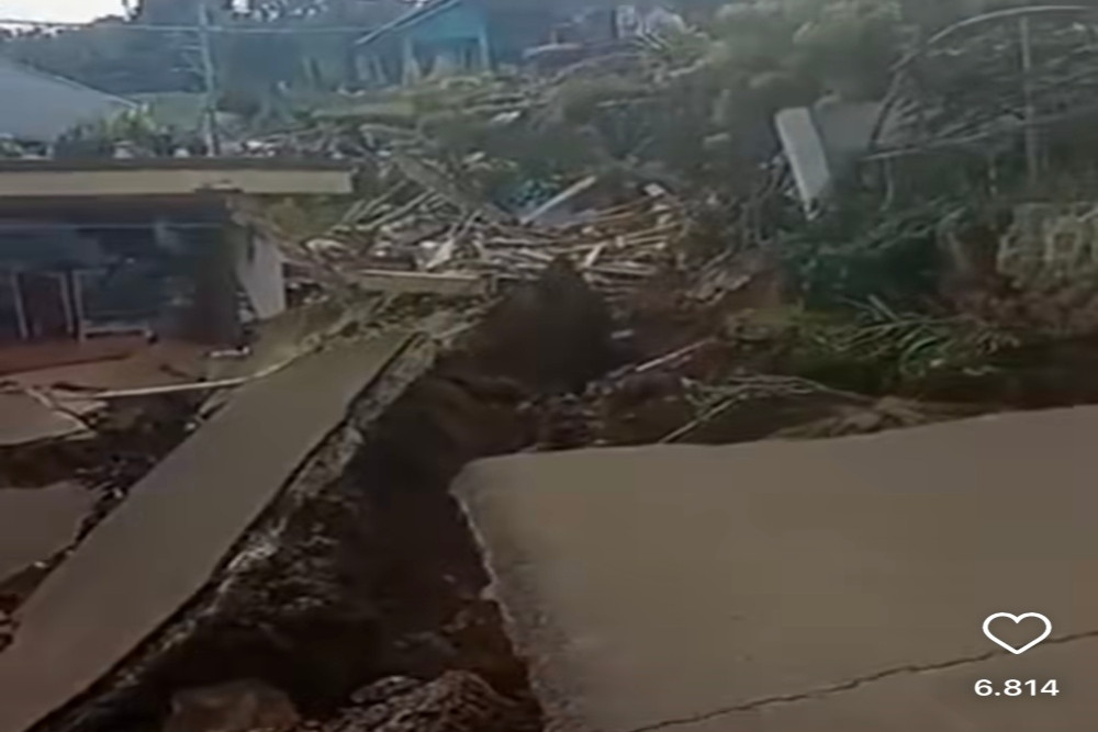 Dampak Gempa Tuban, Bangunan Gedung Retak, Rumah Ambruk, Jalan Terbelah