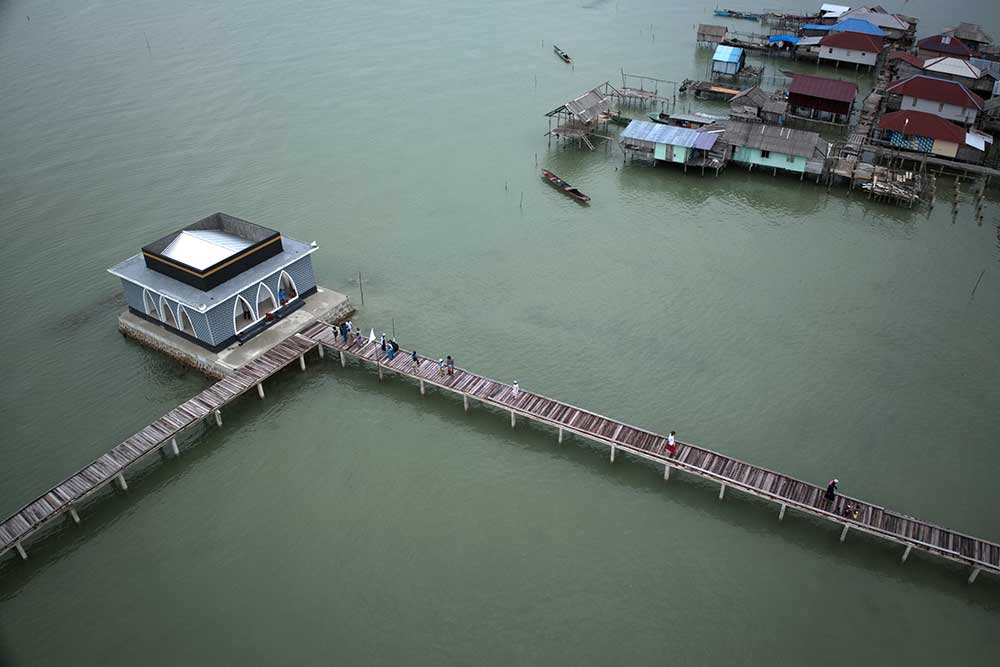  Masjid Suku Bajo di Sulawesi Tenggara Berada di Tengah Laut