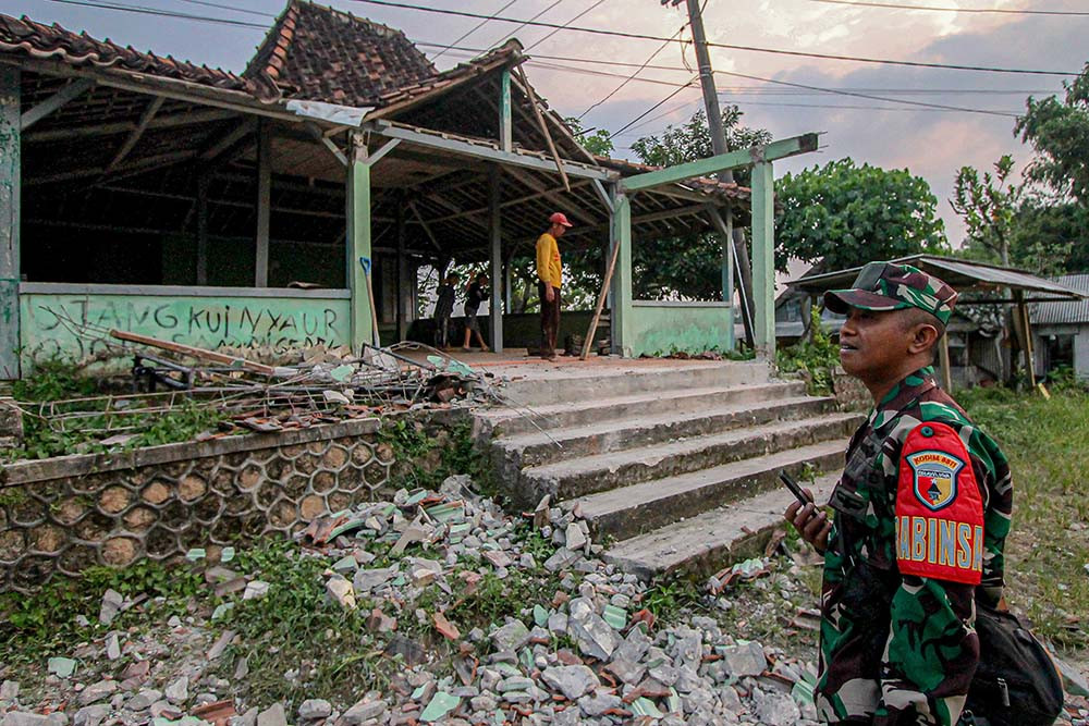  Foto-foto Ratusan Rumah Luluh Lantak Akibat Gempa Tuban