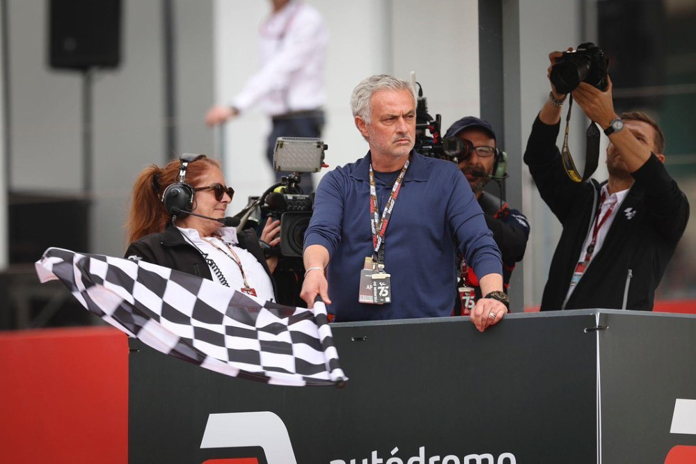  Lagi Nganggur, Jose Mourinho Jadi Pengibar Bendera di MotoGP Portugal