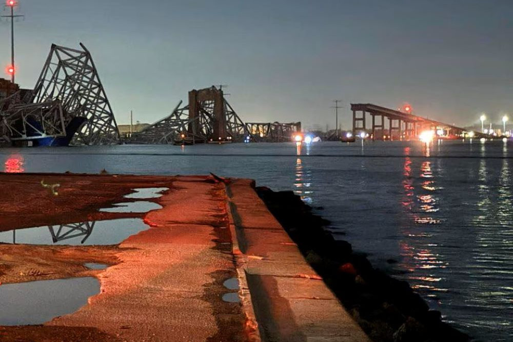  Jembatan Francis Scott Key di Baltimore AS Ambruk Ditabrak Kapal Kargo