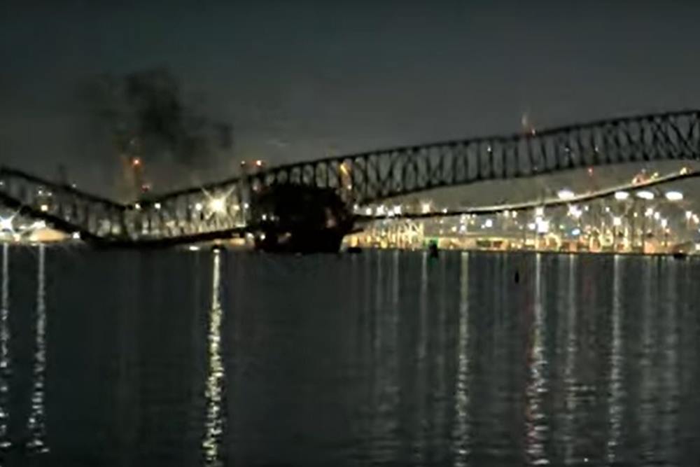 Tangkapan layar Jembatan Francis Scott Key di Baltimore AS Ambruk/Youtube