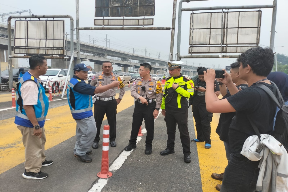  Truk Ugal-ugalan Biang Kerok Kecelakaan Beruntun di GT Halim Utama