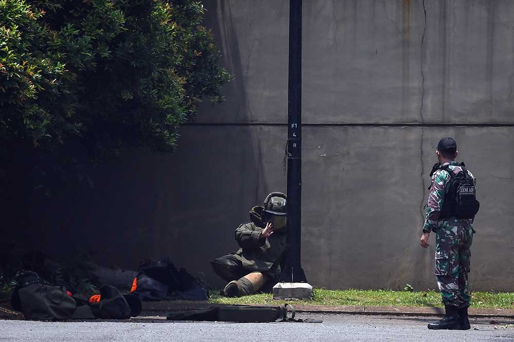  Jihandak Zeni TNI AD Lakukan Penyisiran Sisa Bahan Peledak Dari Ledakan Gudmurah Kodam Jaya Ciangsana
