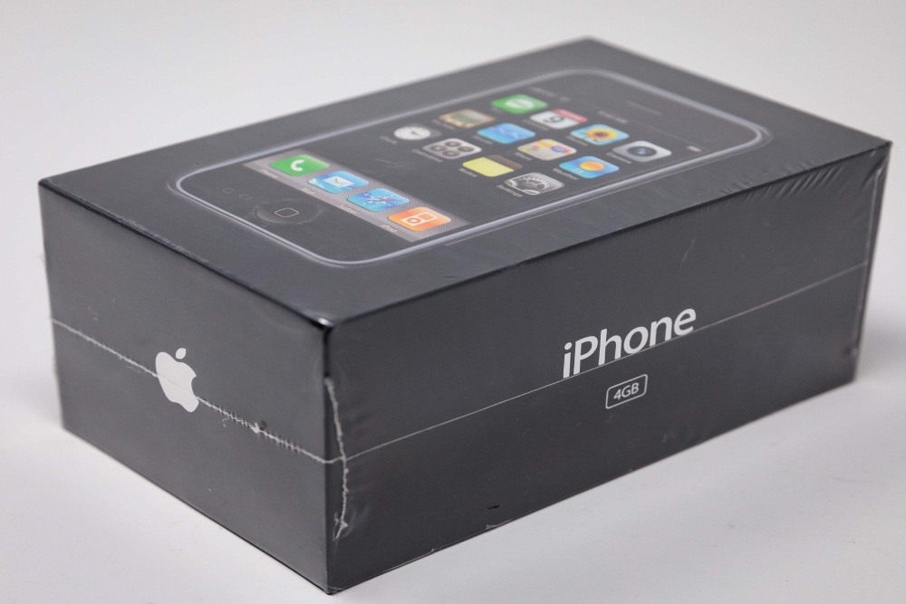  iPhone 4GB Generasi Pertama Laku Dilelang Seharga Rumah!