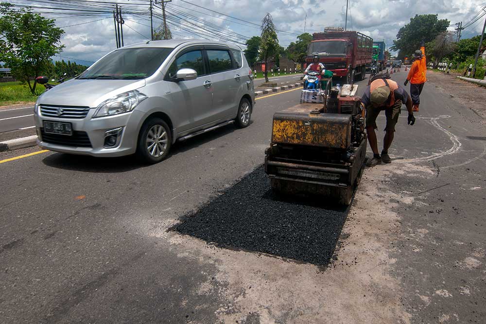 Jelang Arus Mudik, Kementerian PUPR Lakukan Perbaikan Jalan Nasional di Sejumlah Titik