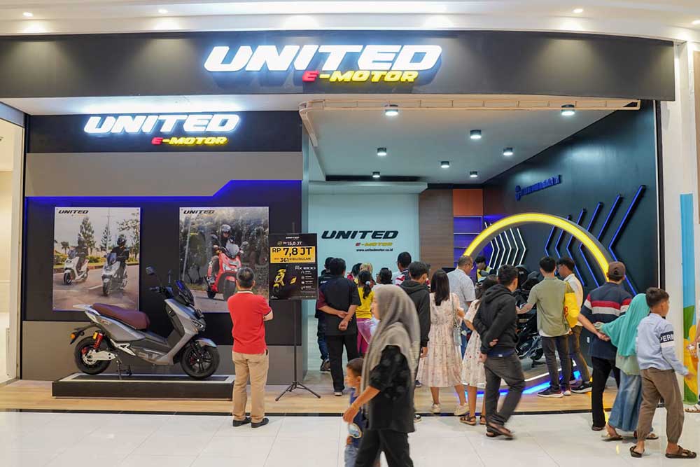  United E-Motor Buka Store Terbaru di AEON Deltamas