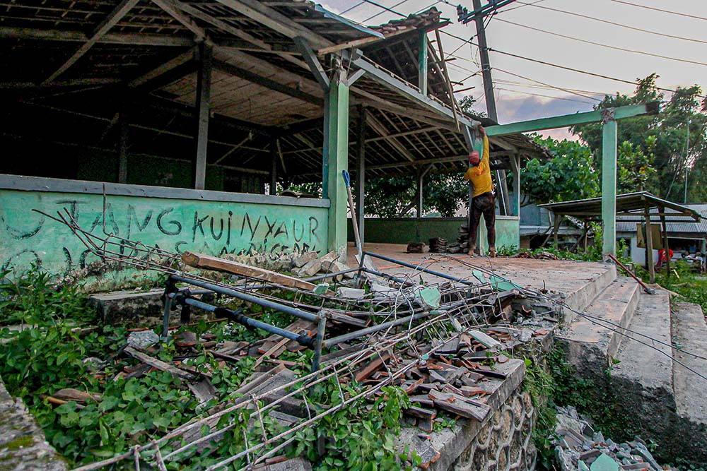  Dampak Gempa Bawean, 241 Fasilitas Umum Rusak