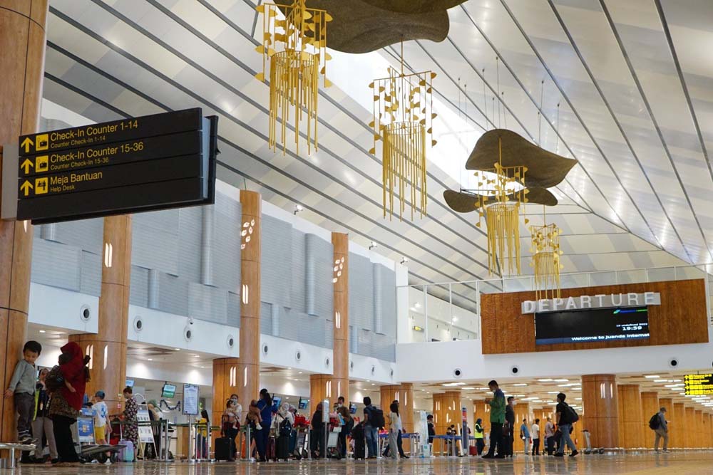 Ilustrasi bandara yang dikelola PT Angkasa Pura I (AP I). Seperti diketahui AP I dan AP II akan dimerger menjadi Angkasa Pura saja, sedangkan jumlah karyawan di kantor pusat akan dipangkas dan ada redistribusi karyawan ke daerah./ Dok. AP I