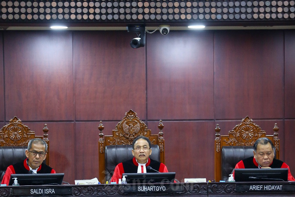  Hakim MK Koreksi Ahli Prabowo-Gibran: Sesama Guru Besar Jangan Saling Mendahului