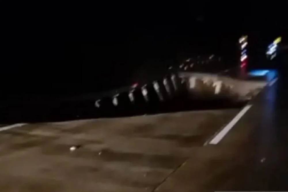 Jalan Tol Bocimi Longsor pada Rabu (3/4/2024) - Istimewa