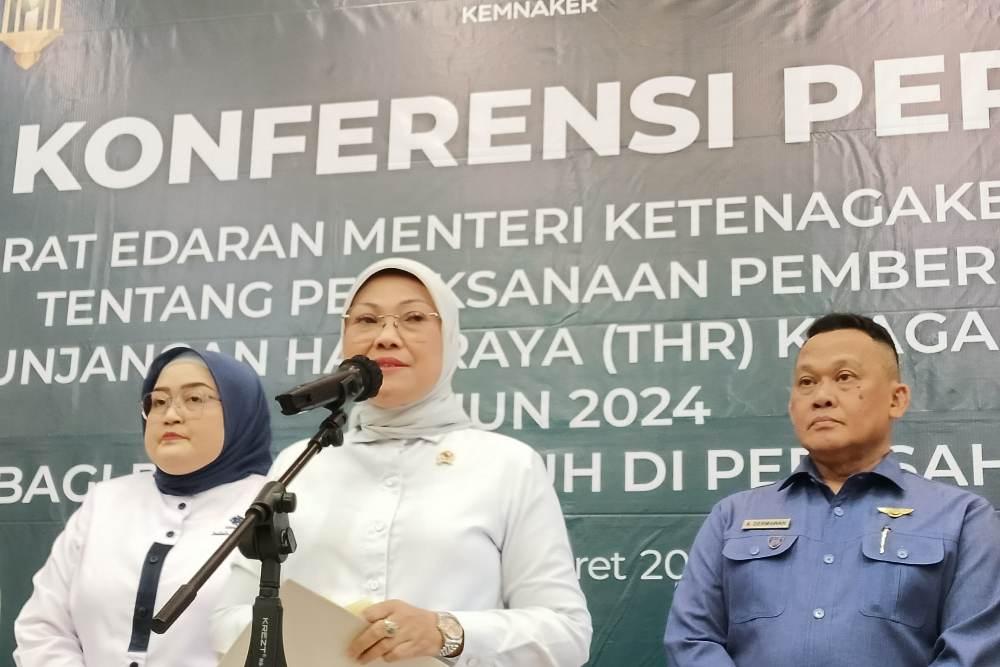 Menteri Ketenagakerjaan (Menaker) Ida Fauziyah dalam acara Konferensi Pers Surat Edaran Menteri Ketenagakerjaan Tentang Pelaksanaan Pemberian Tunjangan Hari Raya (THR) Keagamaan Tahun 2024 bagi Pekerja/Buruh di Perusahaan - BISNIS/Ni Luh Angela