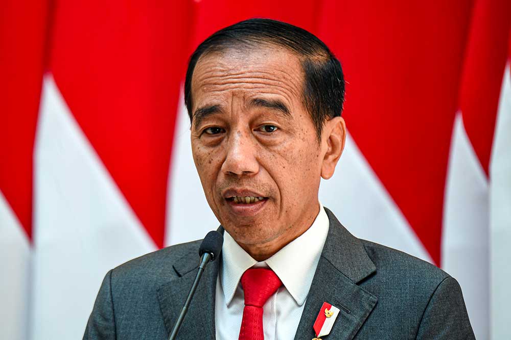 Pratikno Bantah Dititipkan Jokowi Masuk Kabinet Prabowo-Gibran. Presiden Joko Widodo memberikan keterangan pers sebelum berangkat ke Australia dalam rangka menghadiri KTT ASEAN-Australia di Base Ops Lanud Halim Perdanakusuma, Jakarta, Senin (4/3/2024). ANTARA FOTO/Muhammad Adimaja