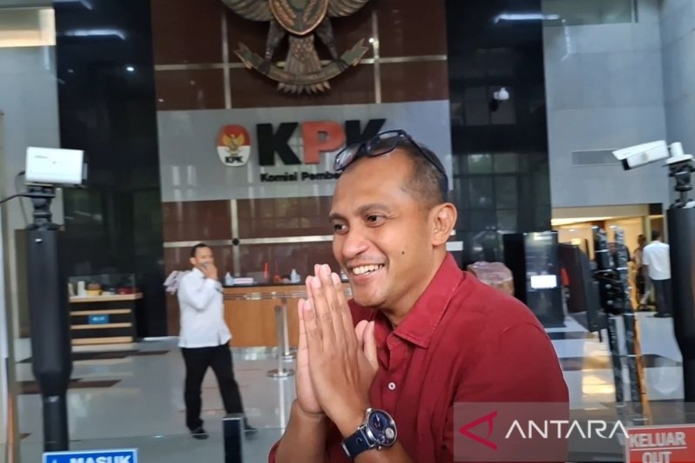 Mantan Wakil Menteri Hukum dan HAM Edward Omar Sharif Hiariej atau Eddy Hiariej saat diperiksa Komisi Pemerantasan Korupsi (KPK) terkait dugaan suap./ Antara