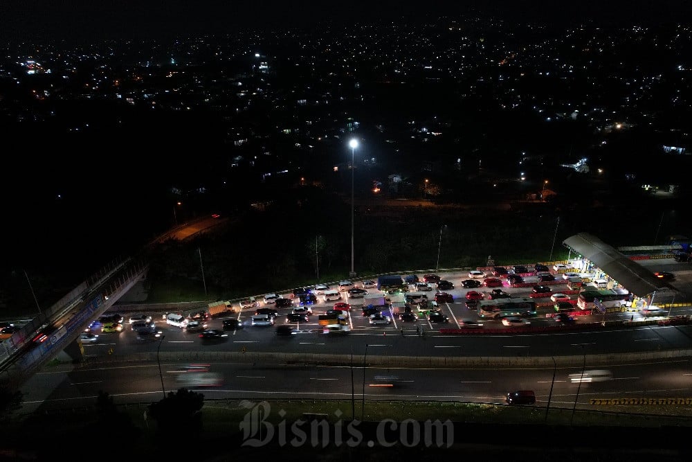  Exit Tol Cileunyi Dipadat Kendaraan Pemudik