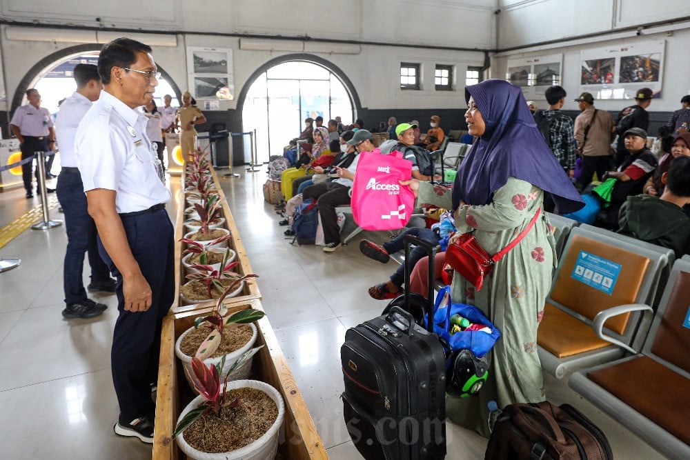  Jumlah Penumpang Stasiun Pasar Senen Menurun